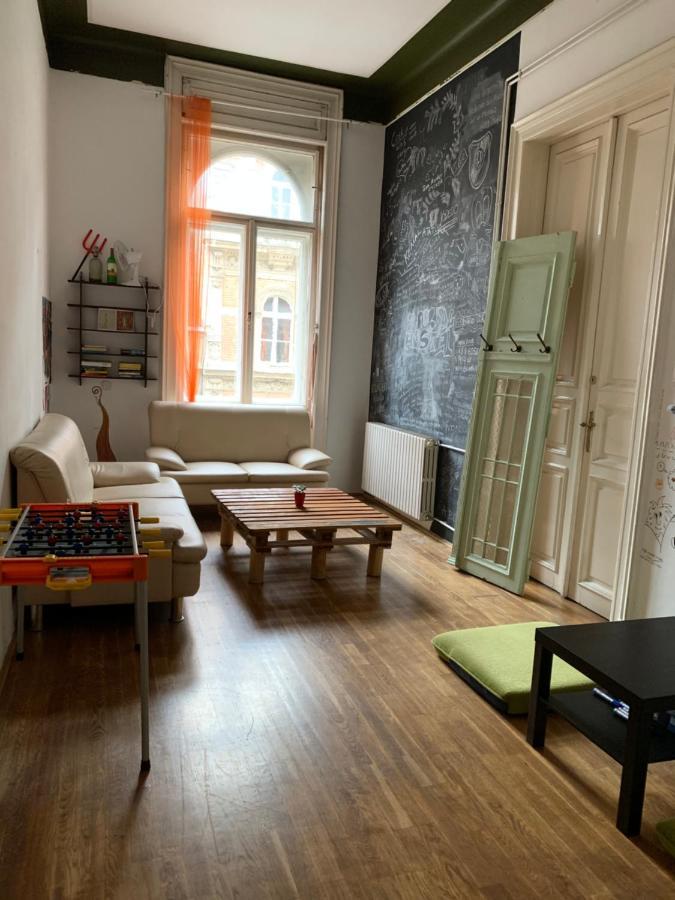 Black Dog Hostel Budapest Ngoại thất bức ảnh