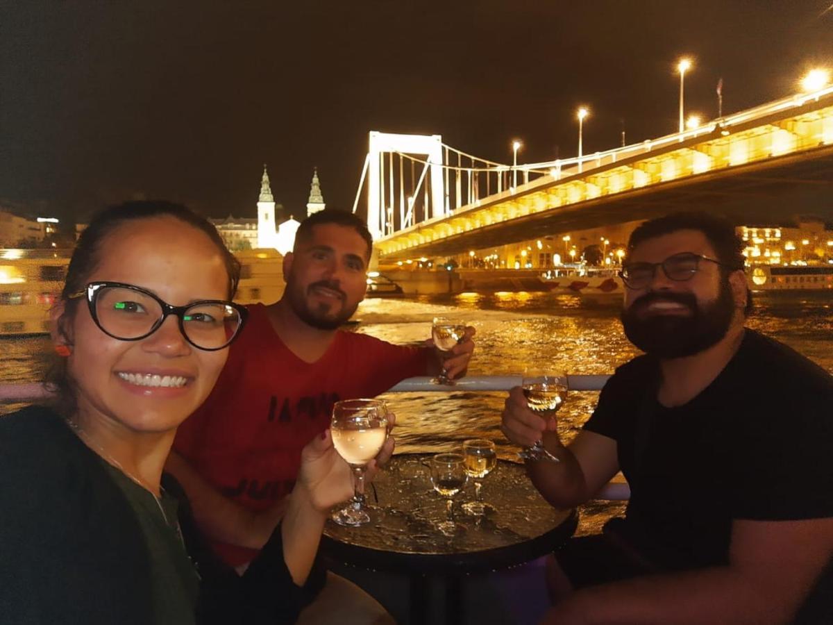 Black Dog Hostel Budapest Ngoại thất bức ảnh