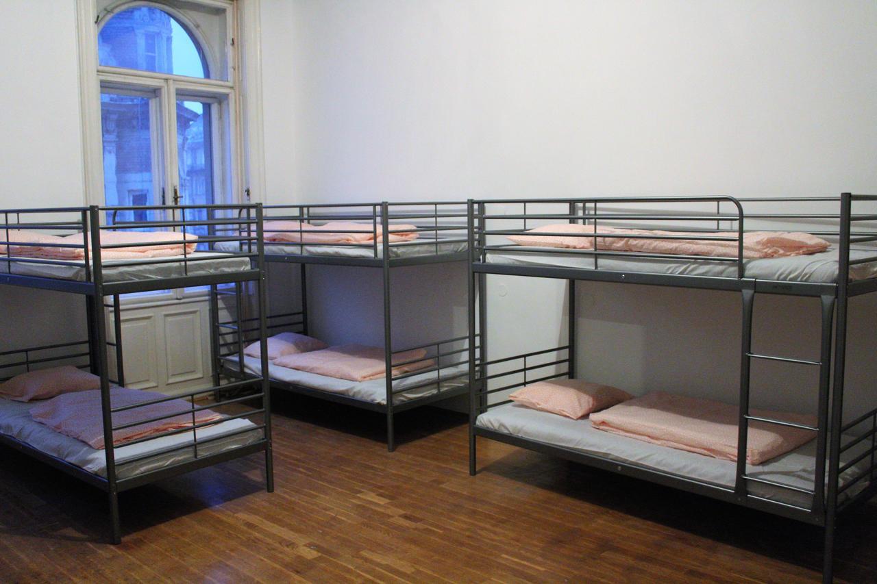Black Dog Hostel Budapest Ngoại thất bức ảnh