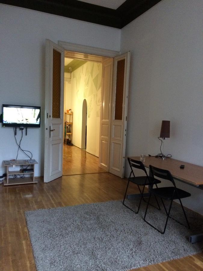 Black Dog Hostel Budapest Ngoại thất bức ảnh