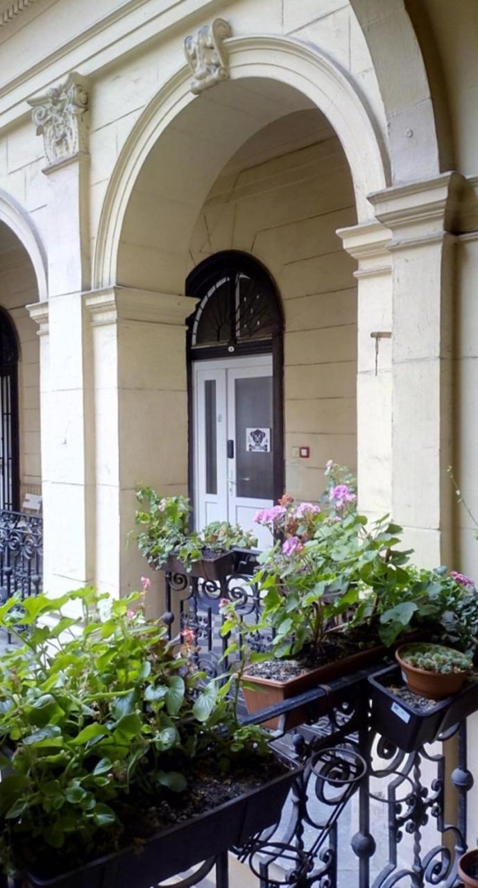 Black Dog Hostel Budapest Ngoại thất bức ảnh