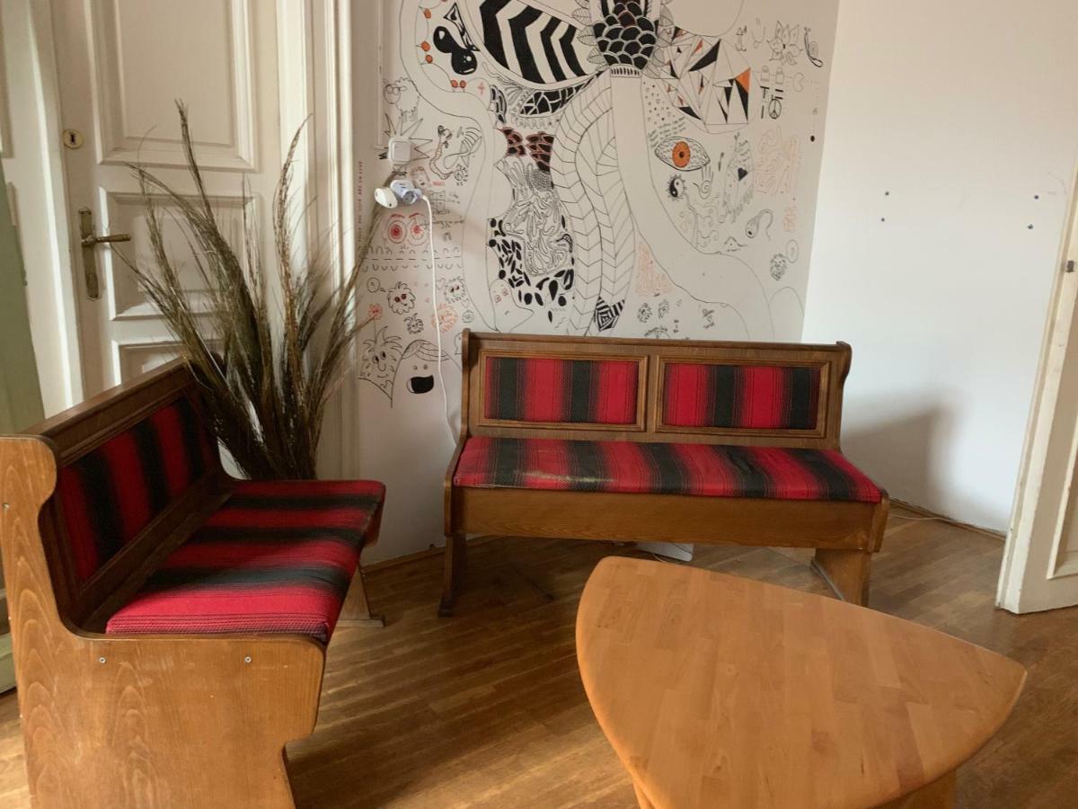 Black Dog Hostel Budapest Ngoại thất bức ảnh